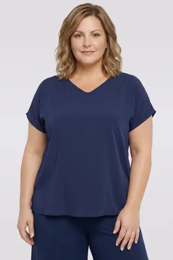 Crna bluza s V-izrezom