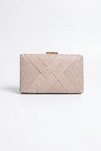 Bež sjajna clutch torbica s isprepletenom prednjom stranom